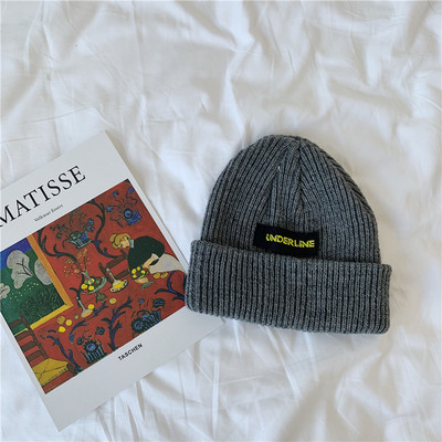 Ženska jesensko-zimska kapa s vezom