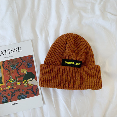 Ženska jesensko-zimska kapa s vezom