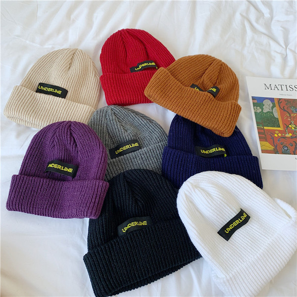 Ženska jesensko-zimska kapa s vezom