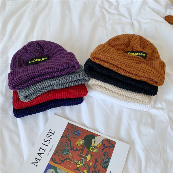 Ženska jesensko-zimska kapa s vezom