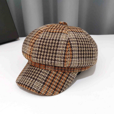 Φθινοπωρινό - χειμερινό καπέλο με γείσο σε δύο χρώματα