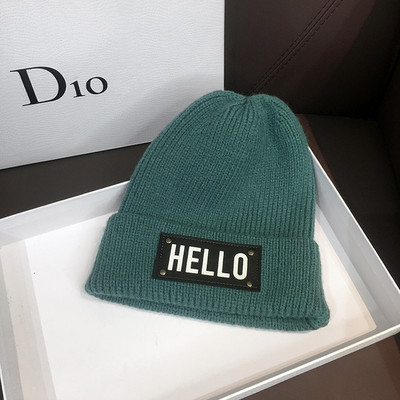 Mindennapi női téli sapka felirattal