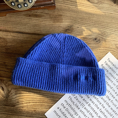 Πλεκτό γυναικείο καπέλο με κέντημα