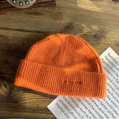 Πλεκτό γυναικείο καπέλο με κέντημα