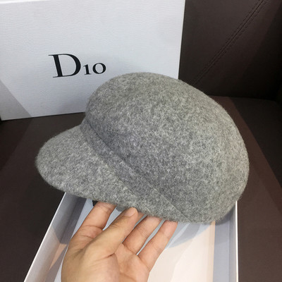 Téli női sapka sima modell napellenzővel