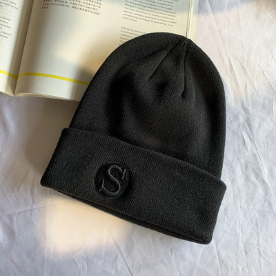 Ženska zimska kapa sa vezom