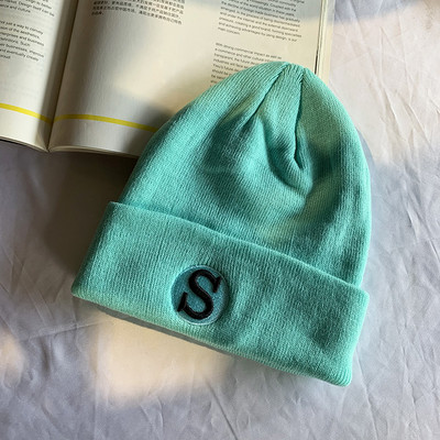 Ženska zimska kapa sa vezom