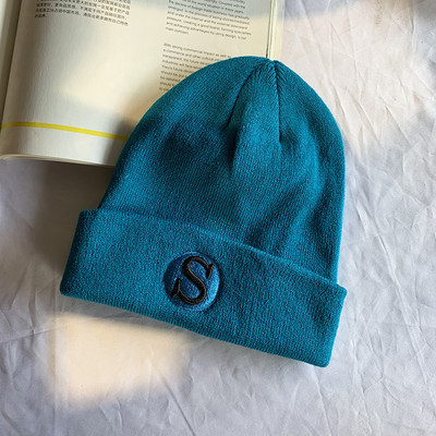 Ženska zimska kapa sa vezom