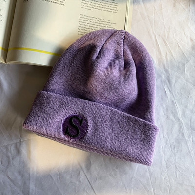 Ženska zimska kapa sa vezom