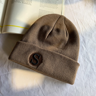 Ženska zimska kapa sa vezom