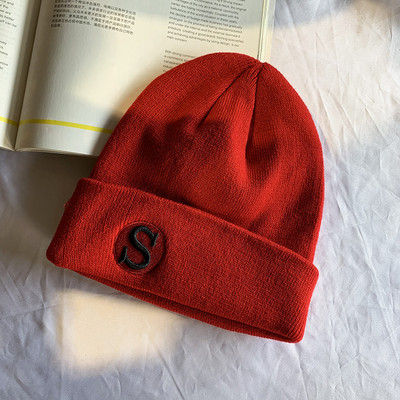 Ženska zimska kapa sa vezom