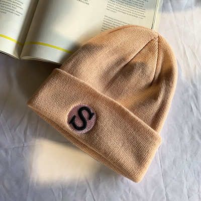 Ženska zimska kapa sa vezom