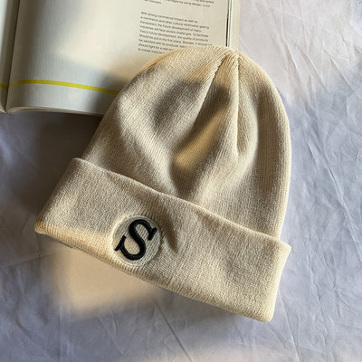 Ženska zimska kapa sa vezom