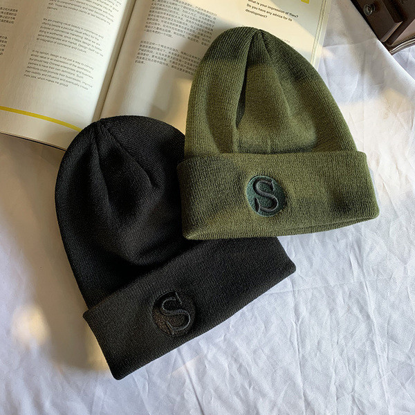 Ženska zimska kapa sa vezom