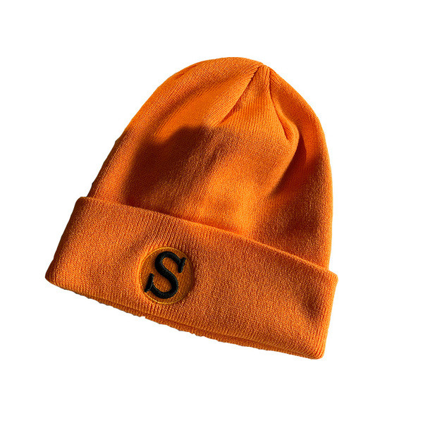 Ženska zimska kapa sa vezom