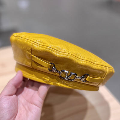 Γυναικείο καπέλο μπερέ και επιγραφή - οικολογικό δέρμα