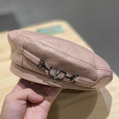 Γυναικείο καπέλο μπερέ και επιγραφή - οικολογικό δέρμα