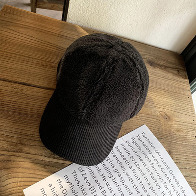 Γυναικείο καπέλο με γείσο