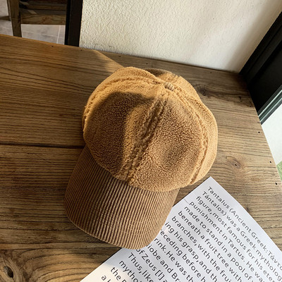 Γυναικείο καπέλο με γείσο