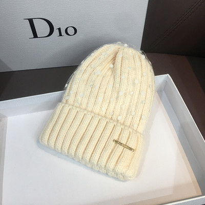 Női kötött sapka hálóval és felirattal