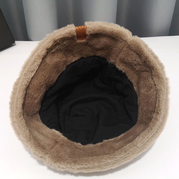 Γυναικείο βελούδινο καπέλο σε τρία χρώματα