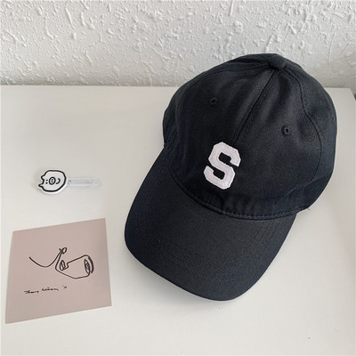 Casual καπέλο με γείσο και κέντημα