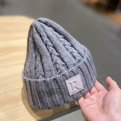 Γυναικείο πλεκτό καπέλο για το χειμώνα