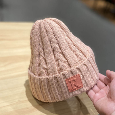 Γυναικείο πλεκτό καπέλο για το χειμώνα