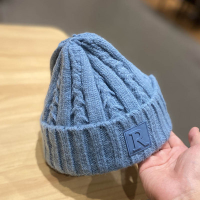 Γυναικείο πλεκτό καπέλο για το χειμώνα