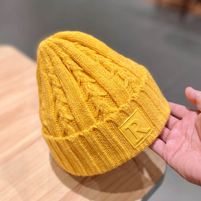 Γυναικείο πλεκτό καπέλο για το χειμώνα