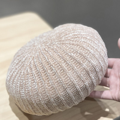 Kötött női beret típusú sapka