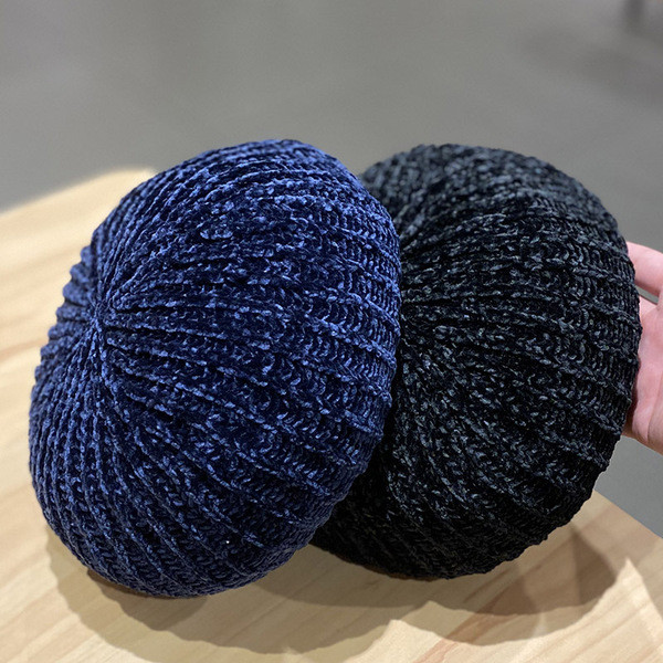 Kötött női beret típusú sapka