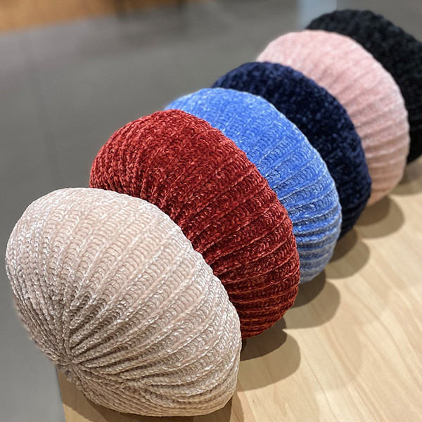 Kötött női beret típusú sapka