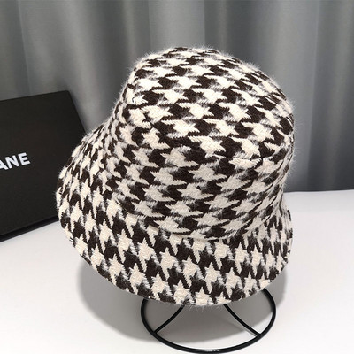 Γυναικείο καρό μάλλινο καπέλο σε τρία χρώματα