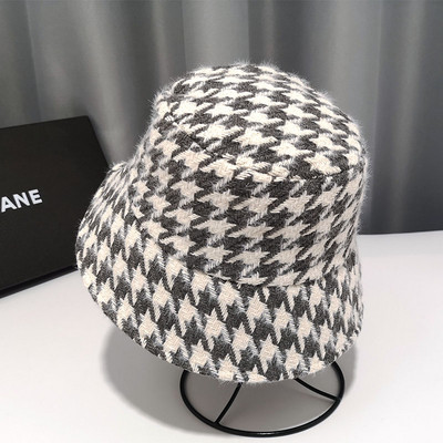 Γυναικείο καρό μάλλινο καπέλο σε τρία χρώματα