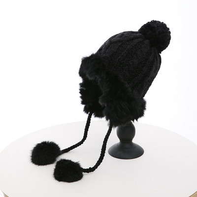 Új modell téli női sapka tollal és pomponnal