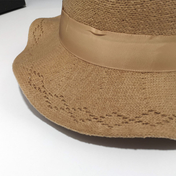 Kötött alkalmi női sapka szalaggal