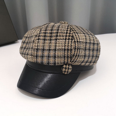 Γυναικείο casual καπέλο με δερμάτινο γείσο σε δύο χρώματα