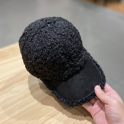 Női pehelykalap napellenzővel