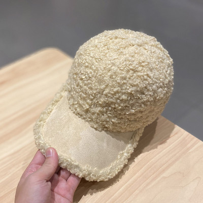 Női pehelykalap napellenzővel