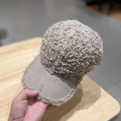 Női pehelykalap napellenzővel