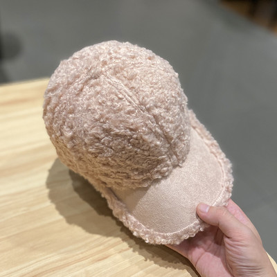 Női pehelykalap napellenzővel