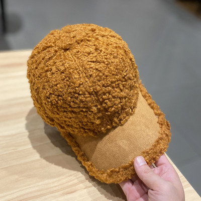 Női pehelykalap napellenzővel