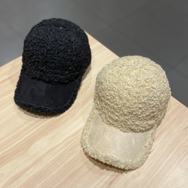 Női pehelykalap napellenzővel