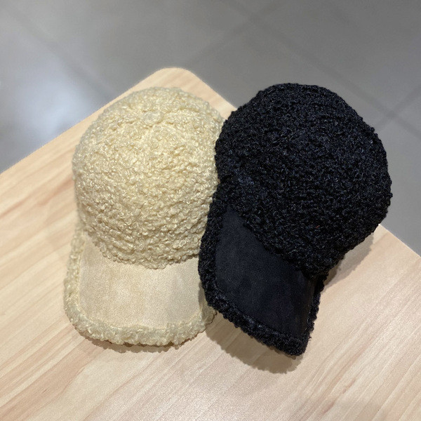 Női pehelykalap napellenzővel