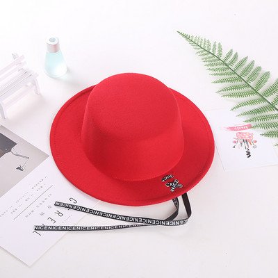 Női téli sapka széles karimájú nyakkendővel