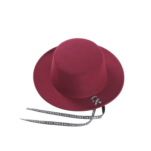 Női téli sapka széles karimájú nyakkendővel