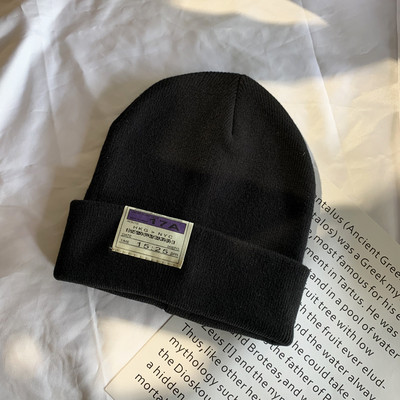 Γυναικείο ελαστικό καπέλο με έμβλημα