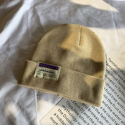 Γυναικείο ελαστικό καπέλο με έμβλημα