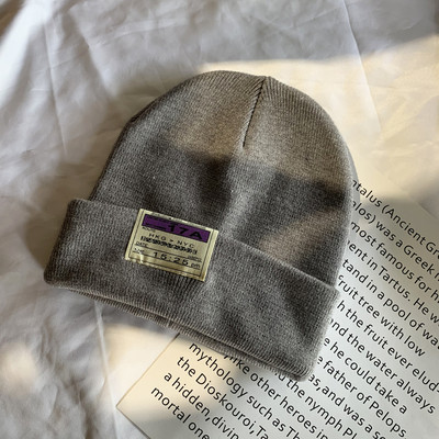 Γυναικείο ελαστικό καπέλο με έμβλημα